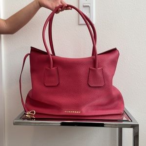 Burberry Baynard tote shoulder bag.